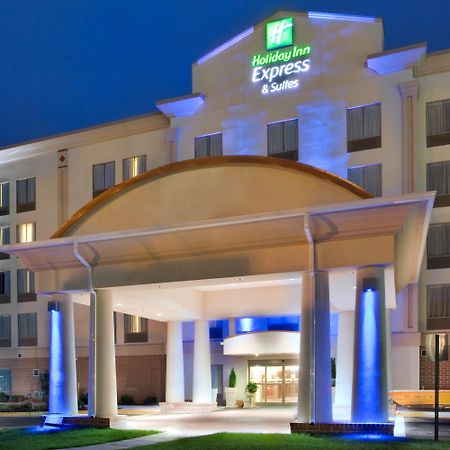 Holiday Inn Express Hotel & Suites Fredericksburg By Ihg Exterior photo