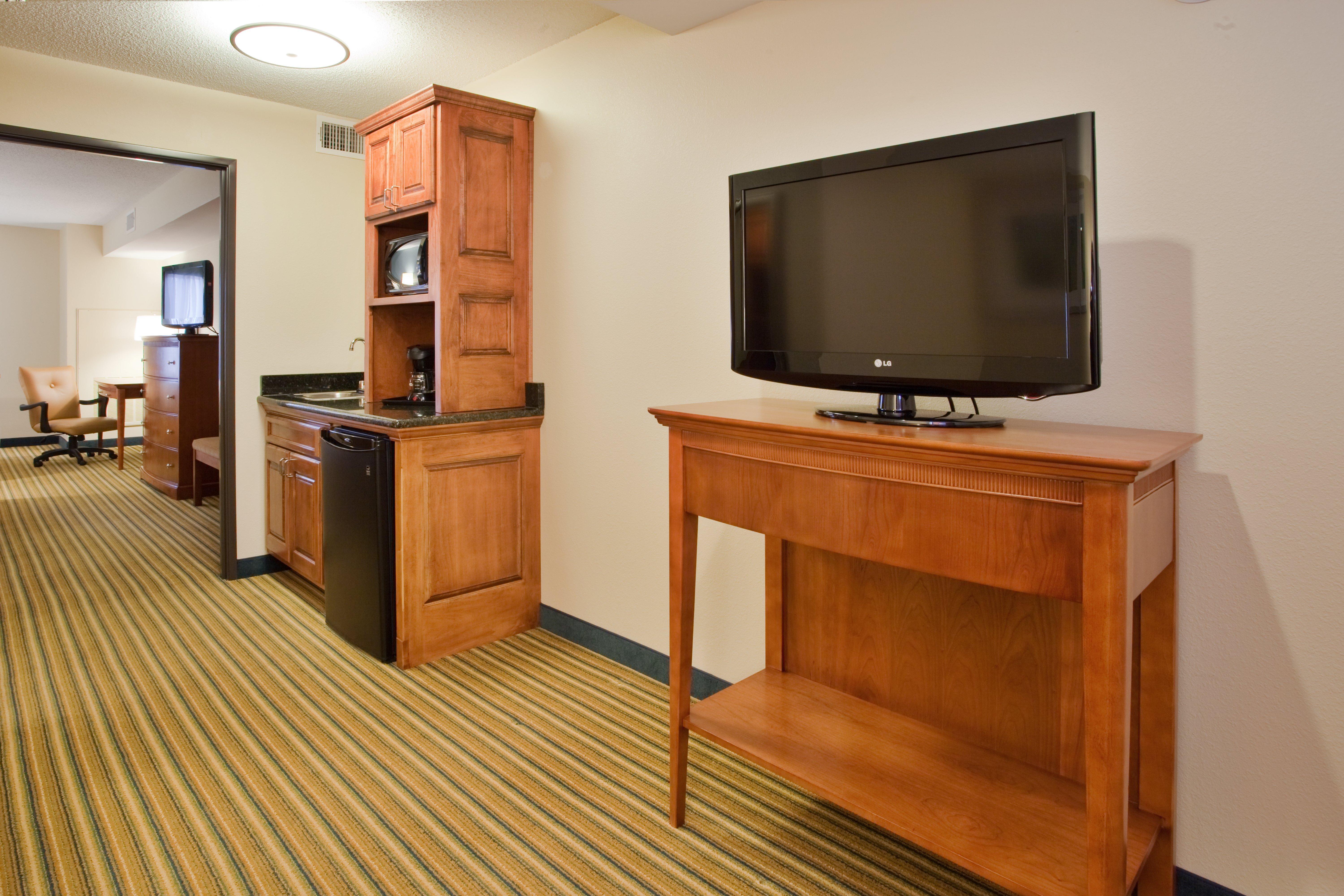 Holiday Inn Express Hotel & Suites Fredericksburg By Ihg Exterior photo
