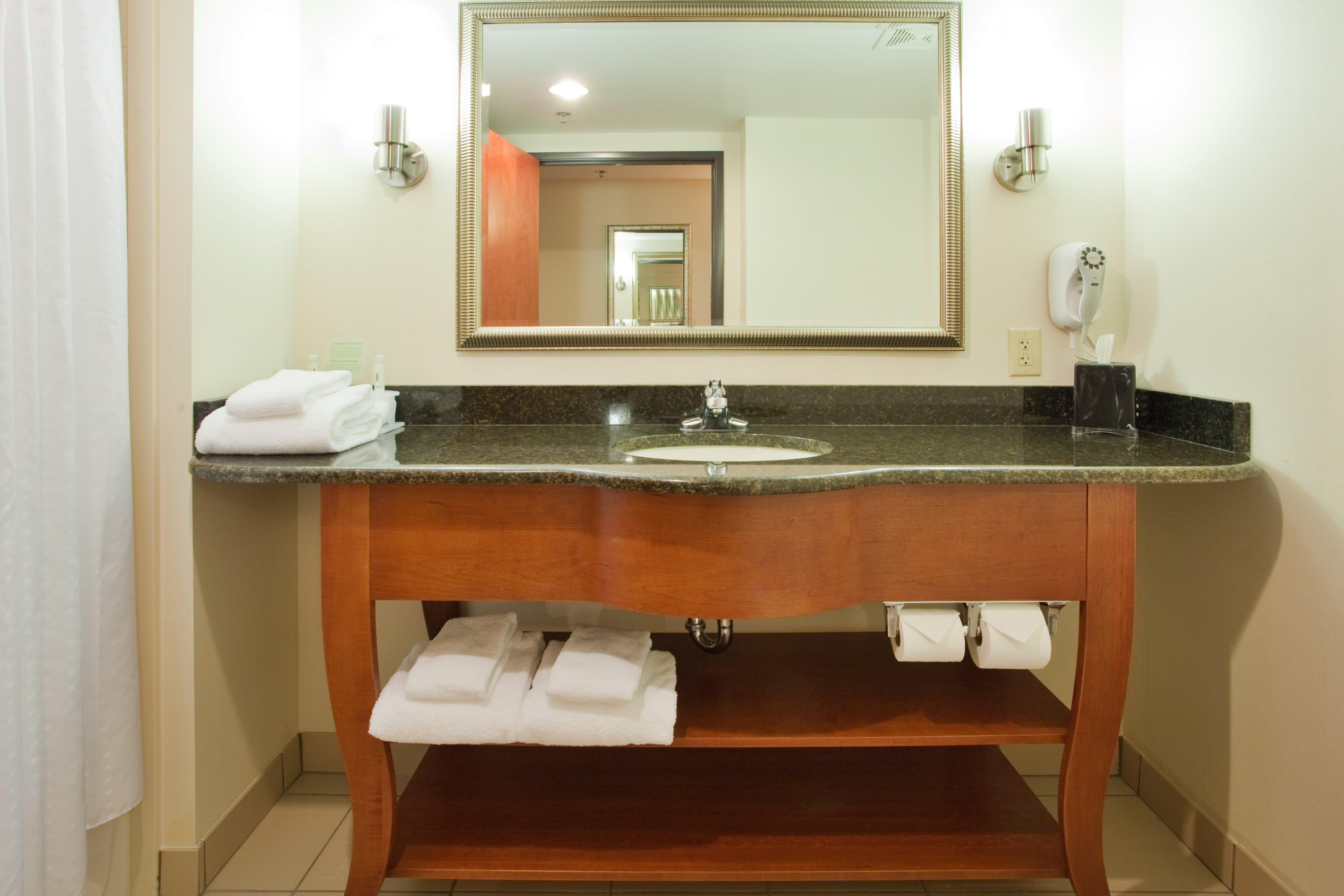 Holiday Inn Express Hotel & Suites Fredericksburg By Ihg Exterior photo