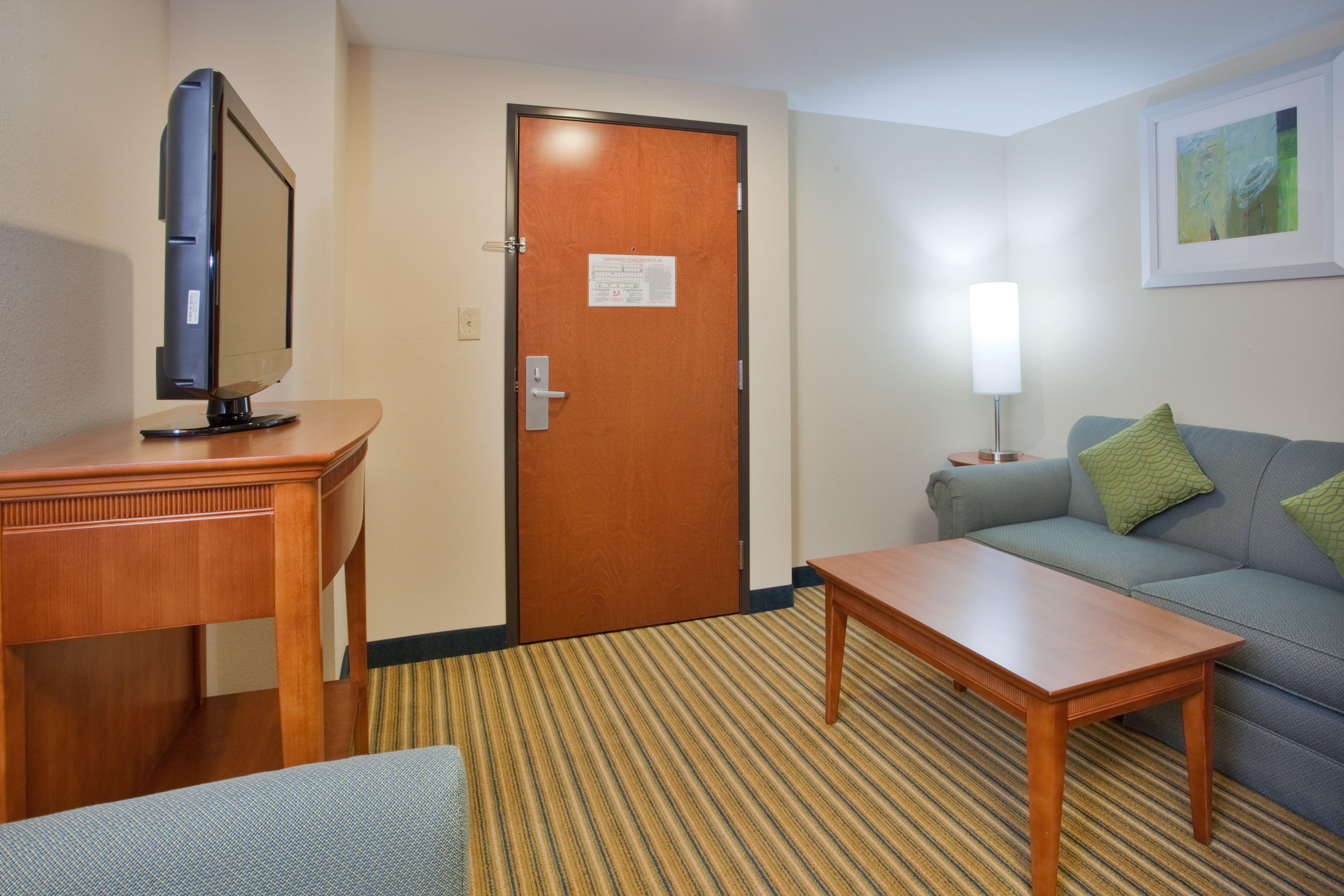 Holiday Inn Express Hotel & Suites Fredericksburg By Ihg Exterior photo