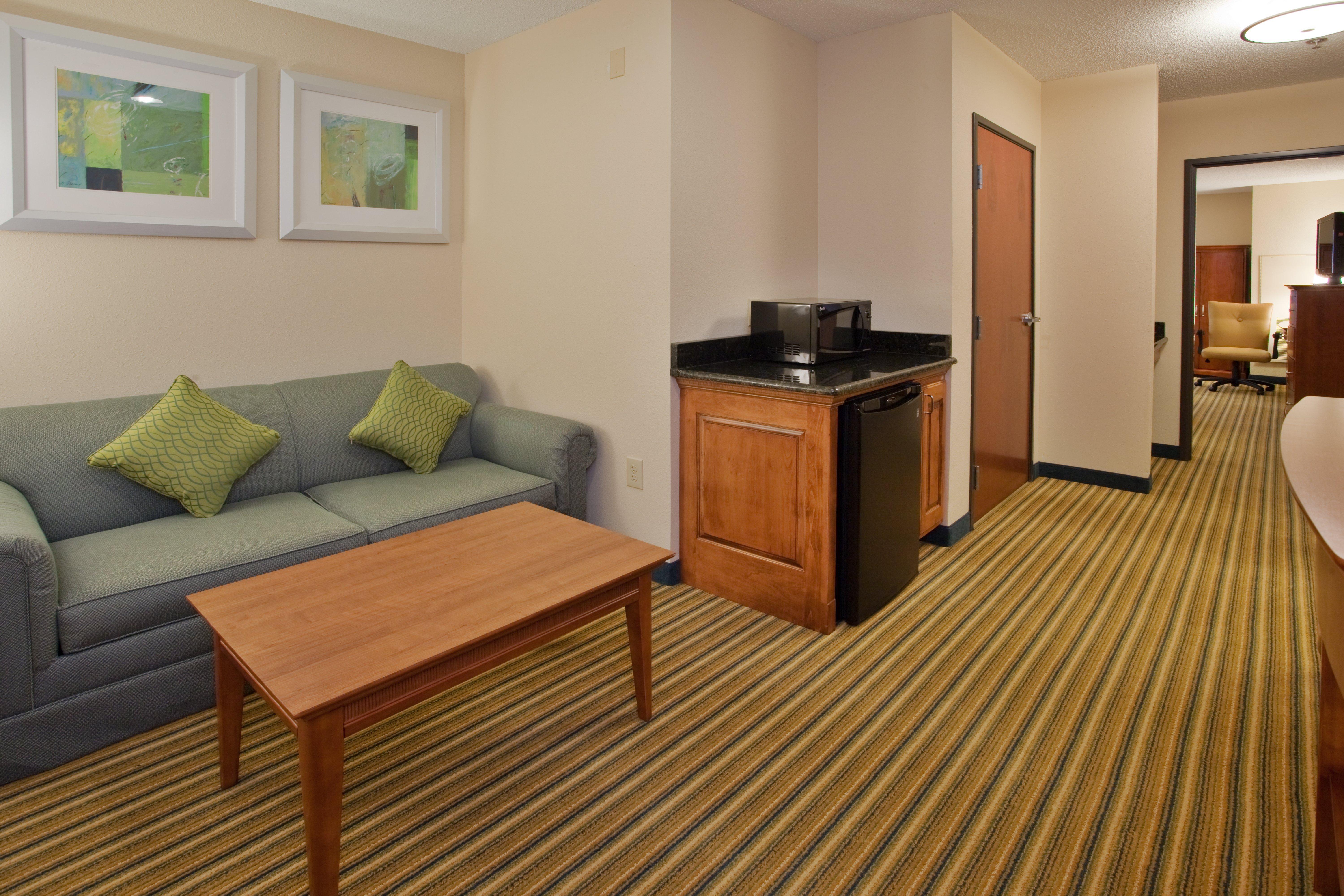 Holiday Inn Express Hotel & Suites Fredericksburg By Ihg Exterior photo