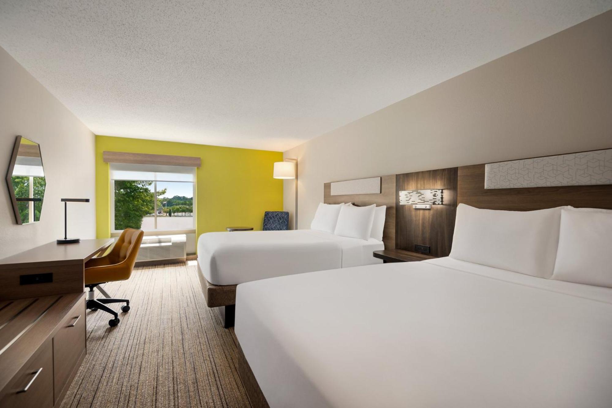 Holiday Inn Express Hotel & Suites Fredericksburg By Ihg Exterior photo
