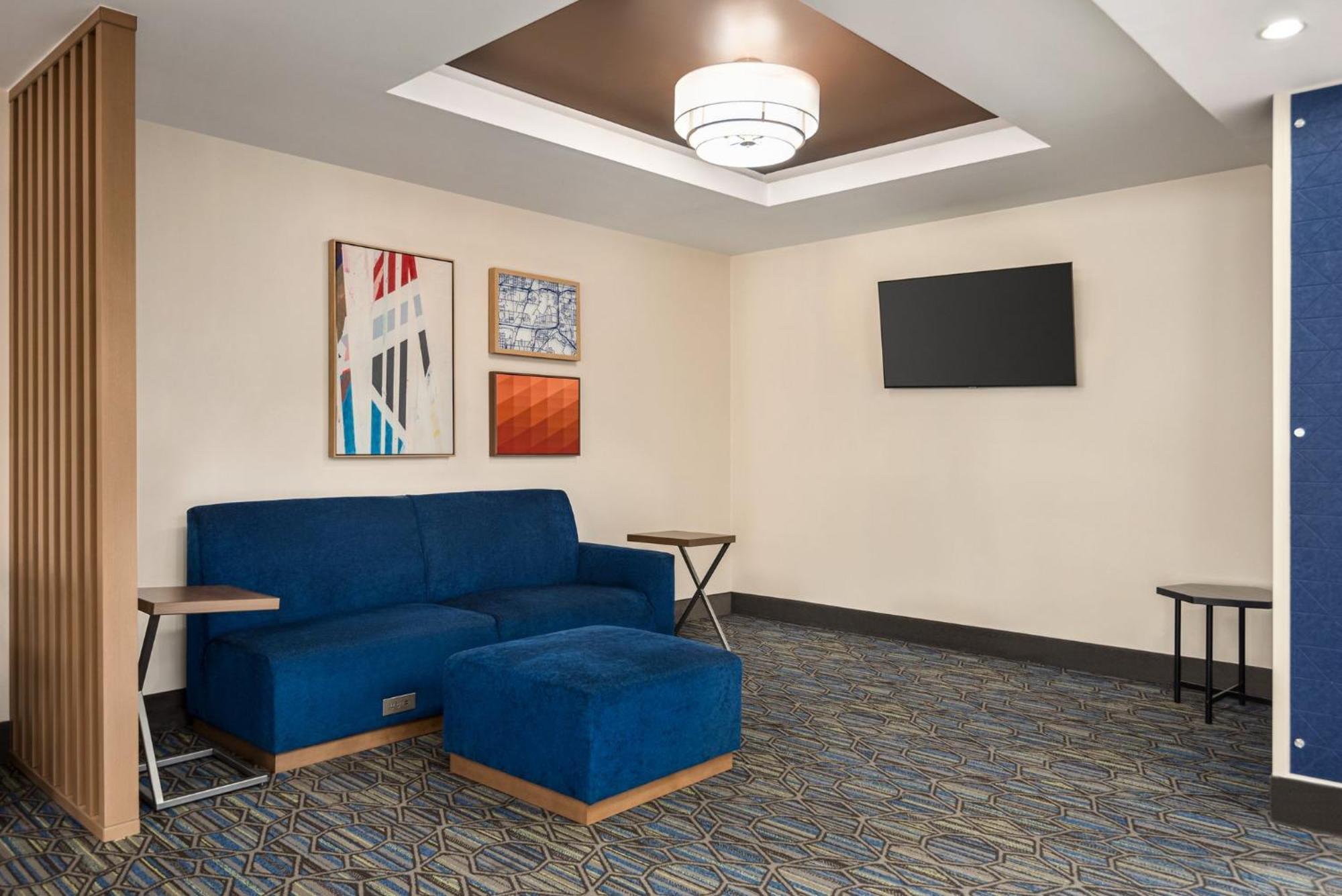Holiday Inn Express Hotel & Suites Fredericksburg By Ihg Exterior photo