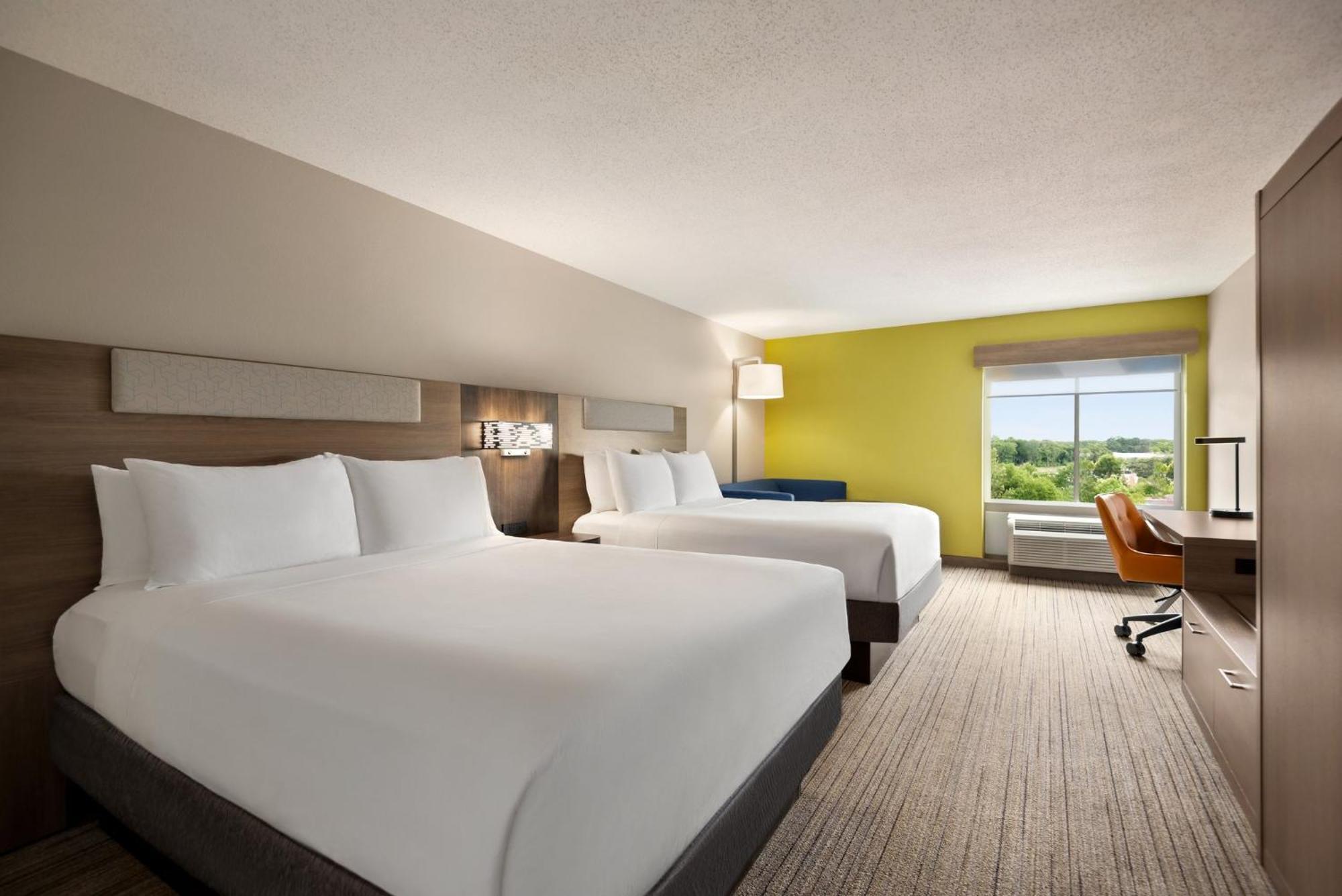 Holiday Inn Express Hotel & Suites Fredericksburg By Ihg Exterior photo